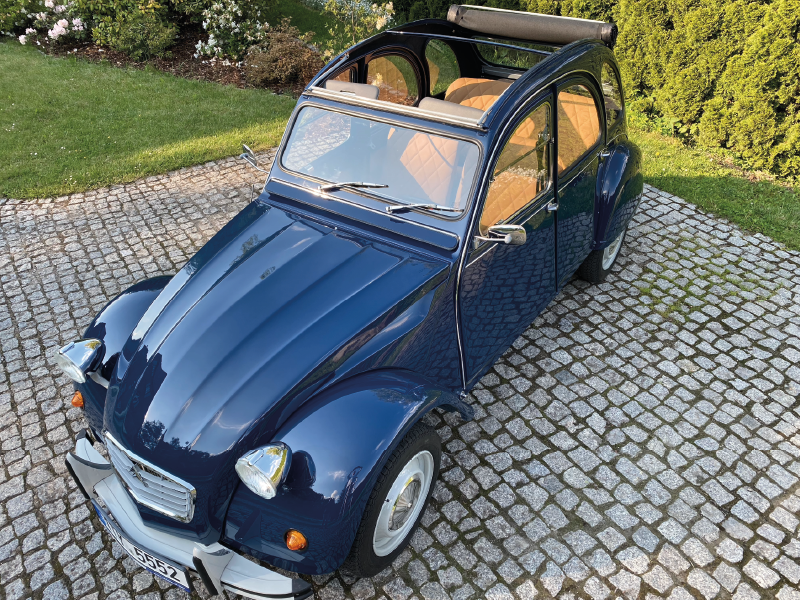 Renovace veteránů Citroen 2CV6 modrý